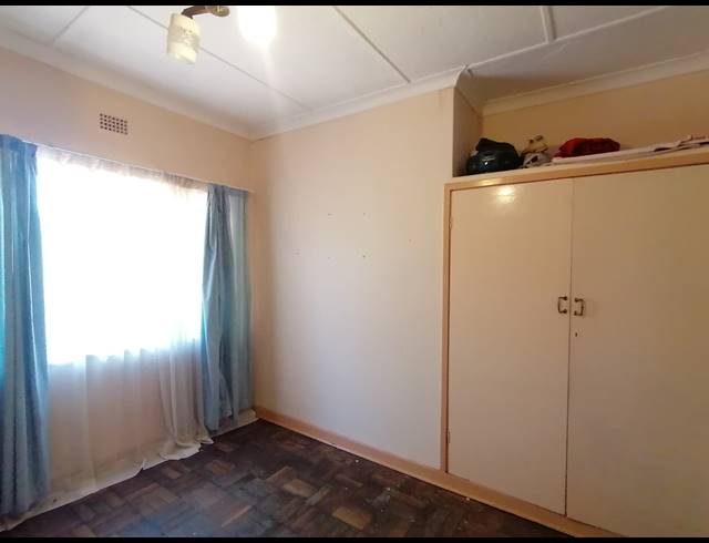 4 BEDROOM FREESTANDING FOR SALE IN STILFONTEIN EXT 3